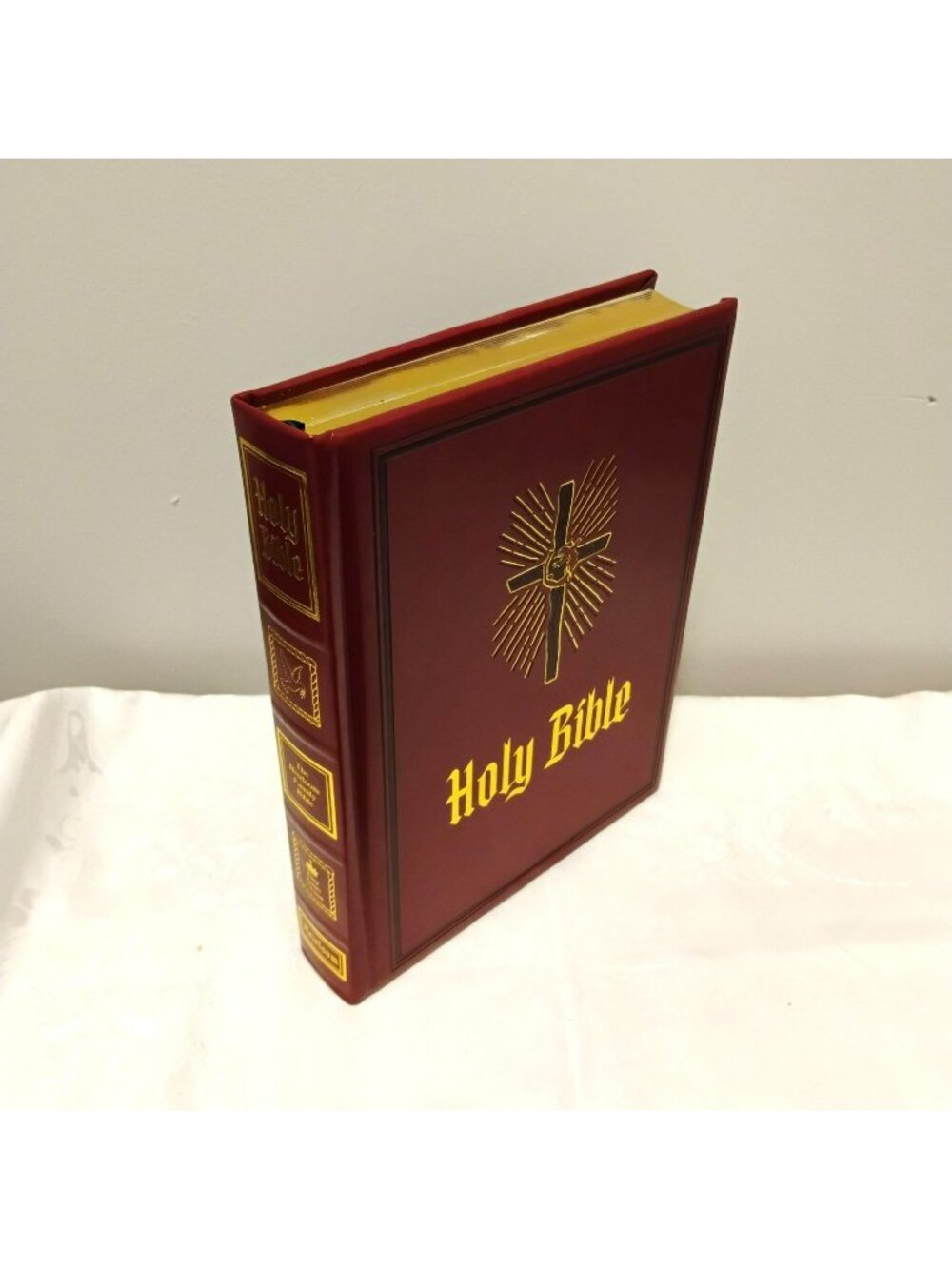 The Heirloom Family Bible Red Leatherette Gold-Edged Pages 1988 w Family Record